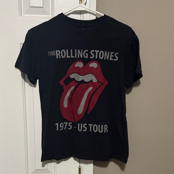 the Rolling Stones Tops - The Rolling Stones Black Tour Tee with Red Graphic